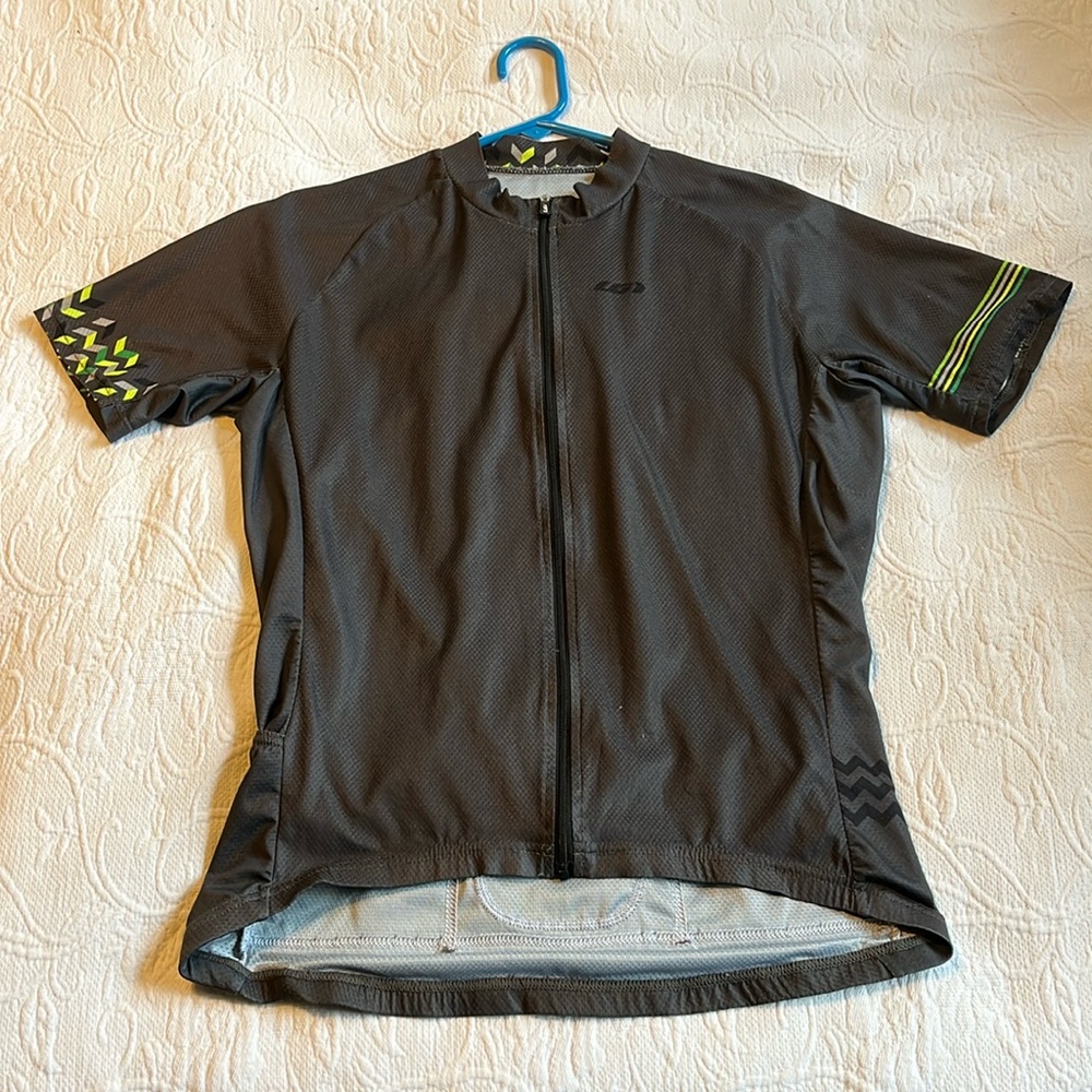 Louis Garneau Men’s medium cycling jersey.